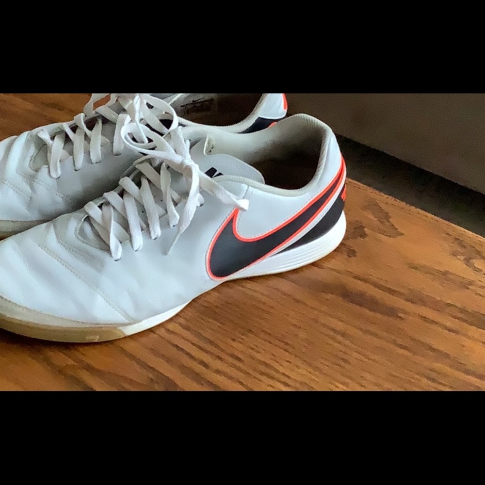 Mens Nike Indoor Soccer Shoes size 11